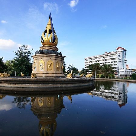 Chakungrao Riverview Hotel Kamphaeng Phet Bagian luar foto