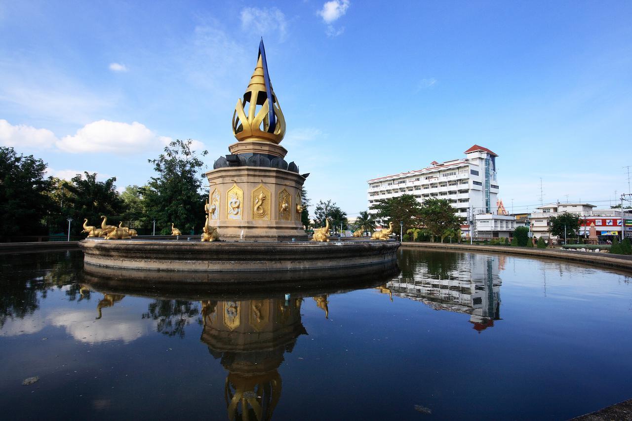Chakungrao Riverview Hotel Kamphaeng Phet Bagian luar foto